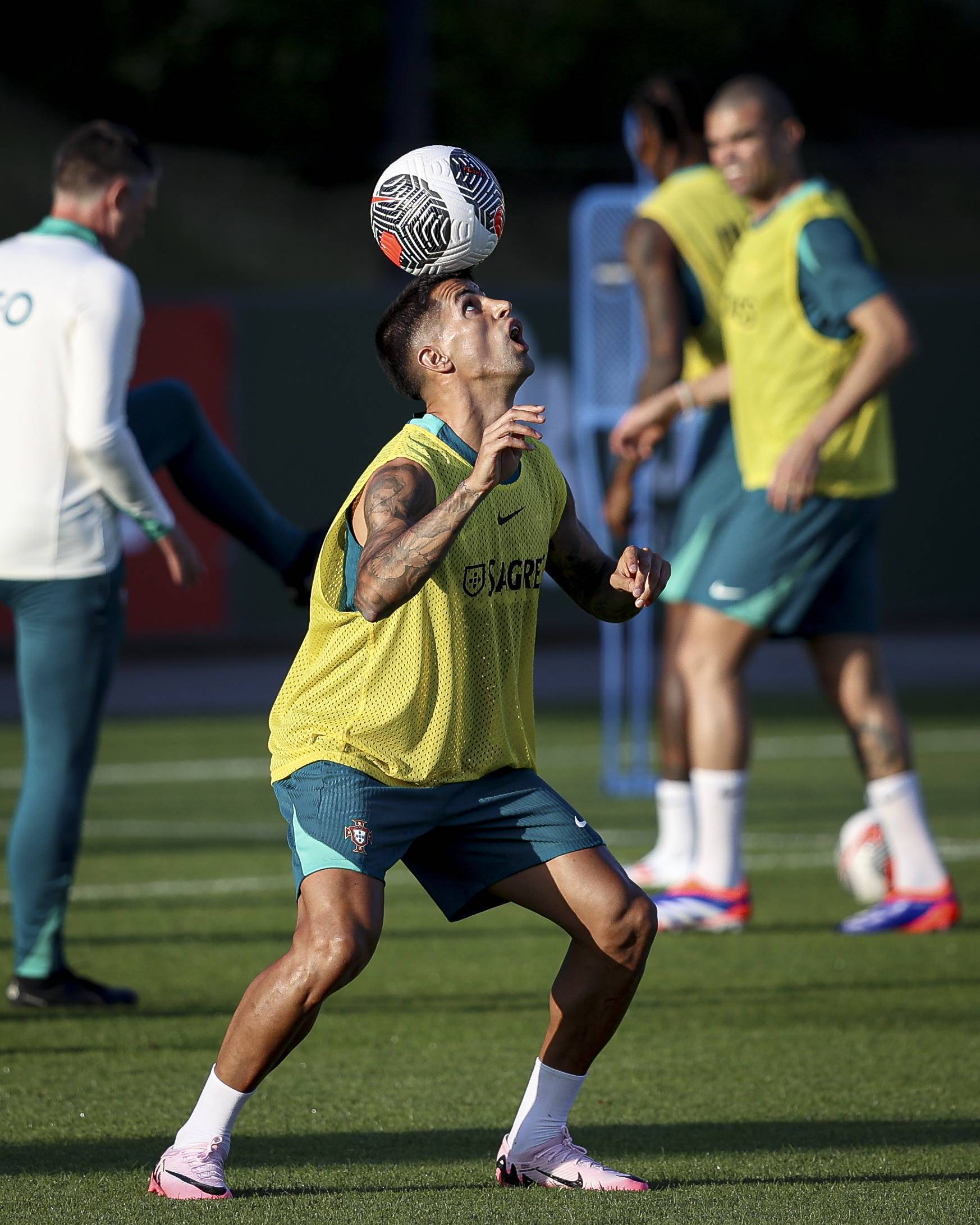 葡萄牙球队实现逆转，晋级淘汰赛